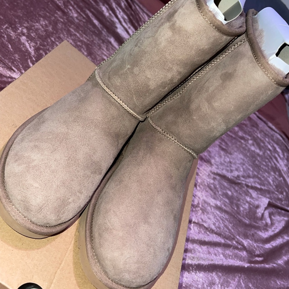 UGG Women's Classic Short II Metallic Winter Boot (Caribou)